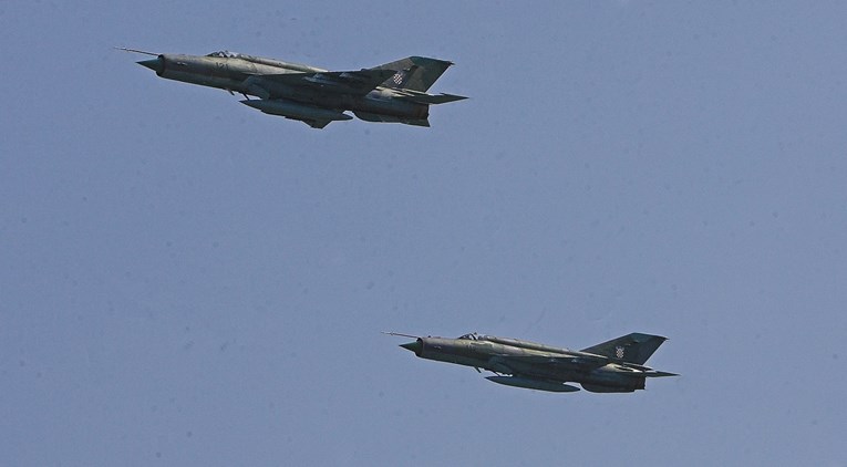 Vojni avioni danas lete iznad Petrinje i Siska, mogli bi probiti zvučni zid