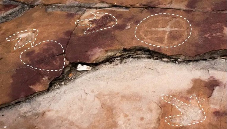 FOTO Drevni ljudi su kod otisaka dinosaura urezivali misteriozne simbole
