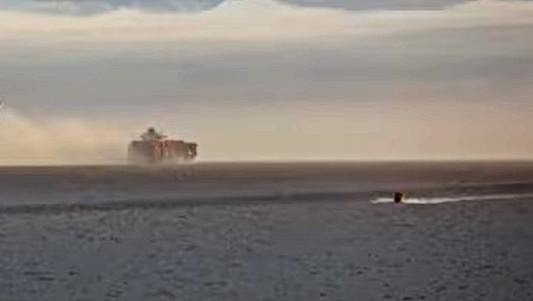 Požar kontejnerskog broda kod Kanade, oslobodio se otrovni plin