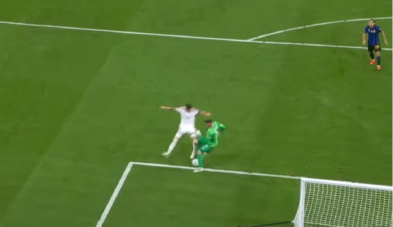 VIDEO Interov golman išao je prodati lažnjak. Završilo je golom za Real