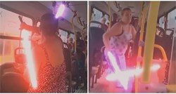 Dvije žene tukle se kišobranima u busu. Netko je u snimci dodao svjetlosne mačeve