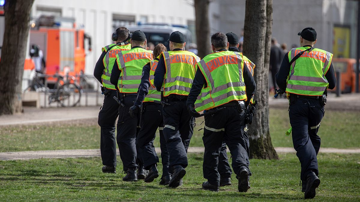 7-godišnjak pao s desetog kata zgrade u Njemačkoj i preživio