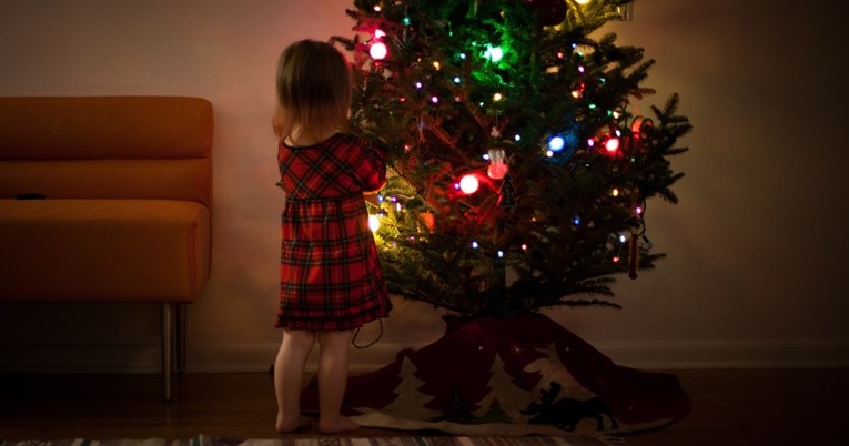 Mama djeci ne kupuje božićne darove iako nemaju financijskih teškoća. Evo zašto