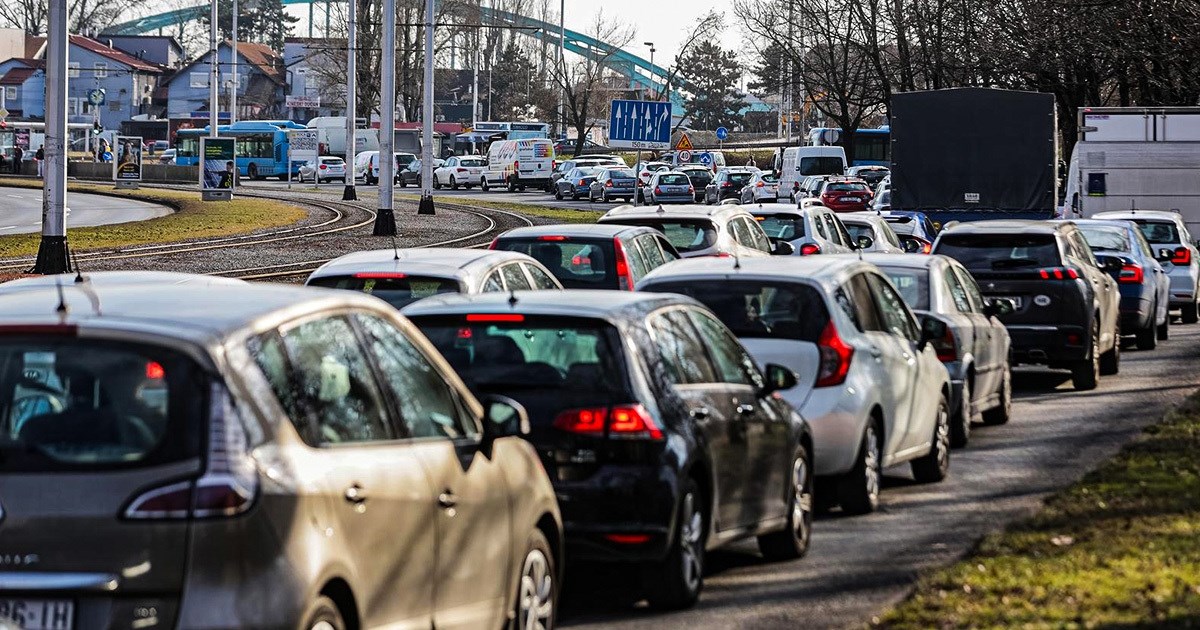 Zbog malih nesreća u Zagrebu nastaju višesatne gužve. Ovo postaje besmisleno