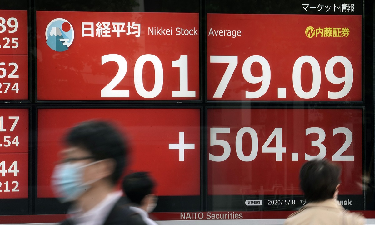 Na azijskim burzama oprez. Dolar stagnira, cijene nafte pale