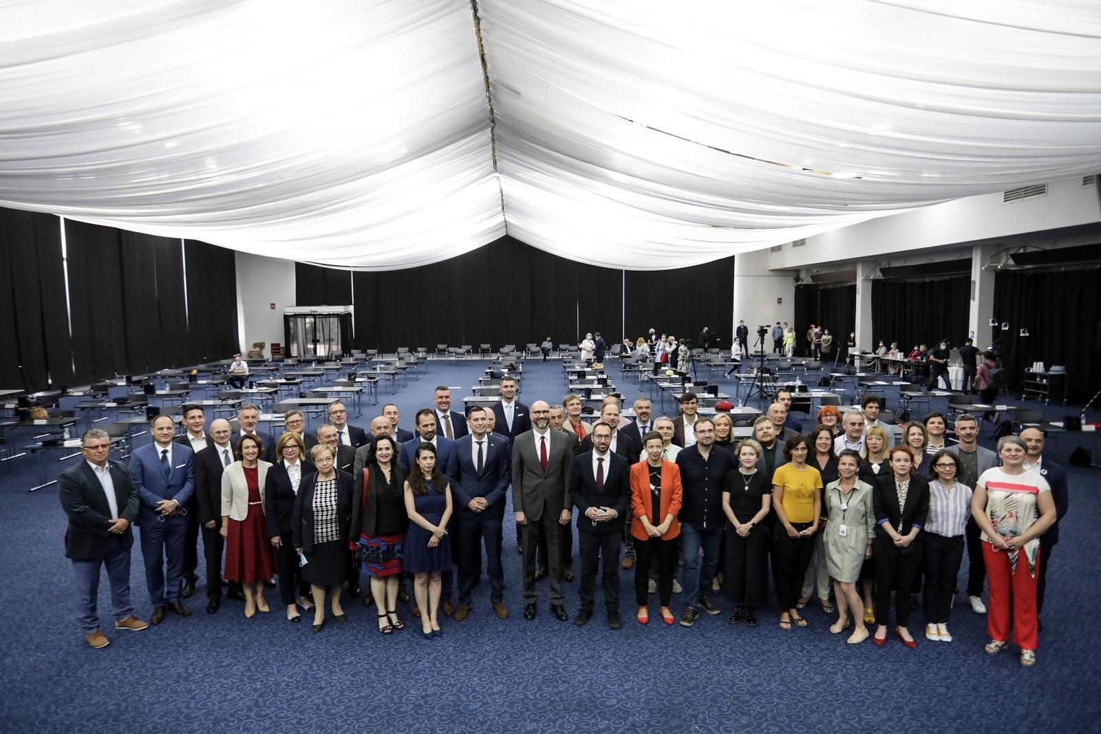 VIDEO Klisović izabran za šefa Skupštine, Kekin i Peternel među potpredsjednicima