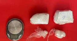 Kod zadarskog dilera (38) pronađeni kokain, digitalna vaga i pištolj