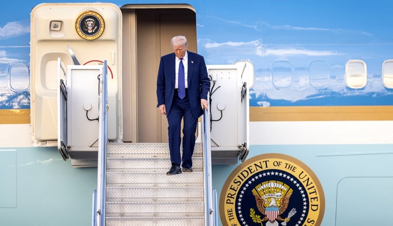 Novi Air Force One kasni. Trump: Nisam zadovoljan Boeingom. Možemo kupiti drugi avion