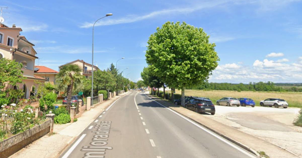 Pijana Ukrajinka autom krivudala po Istri pa udarila u policijski auto