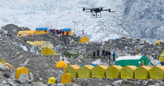 Ove godine s Everesta uklonjeno 11 tona smeća, četiri trupla i kostur