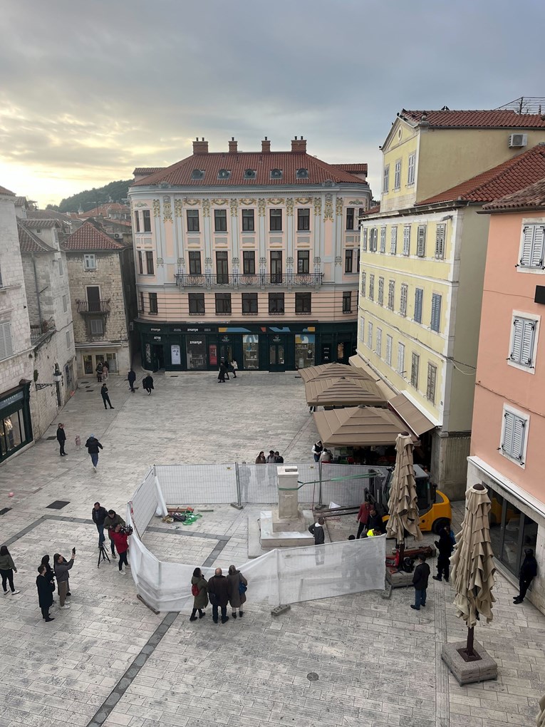 FOTO S glavnog splitskog trga uklonili stup za zastave