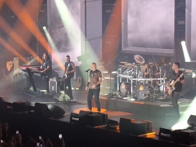 Thompson na koncertu u Osijeku nosi čizme u kakvima se 1991. branio Vukovar