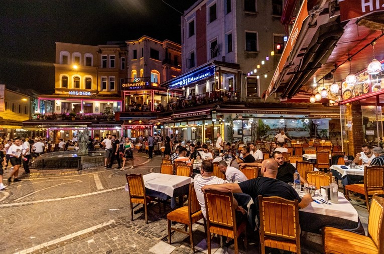 Strah od trovanja hranom u Istanbulu ruši promet ugostiteljima