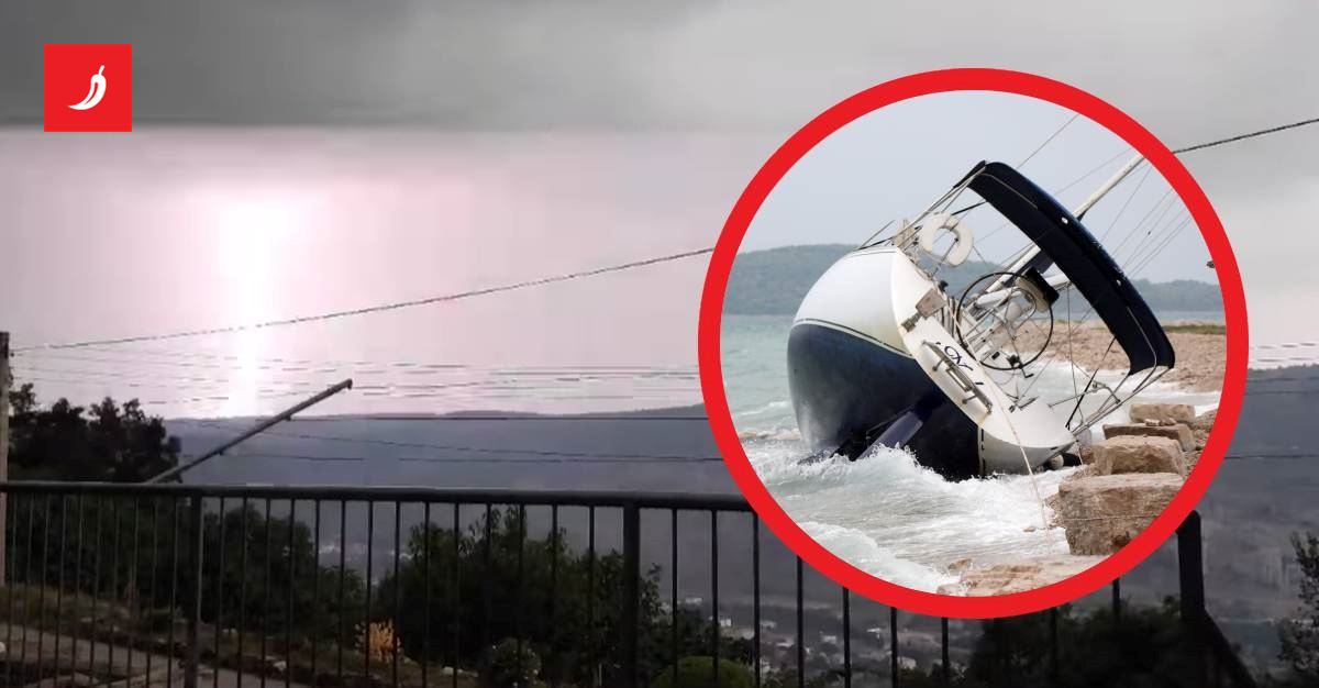 Nevrijeme na obali, munja izazvala požar u Splitu. Nevrijeme na obali, munja izazvala požar u Splitu.