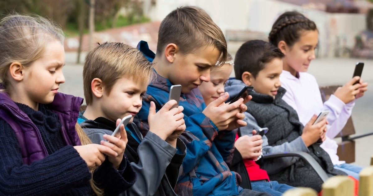 Zabrane mobitela u školama ne poboljšavaju ocjene ni mentalno zdravlje