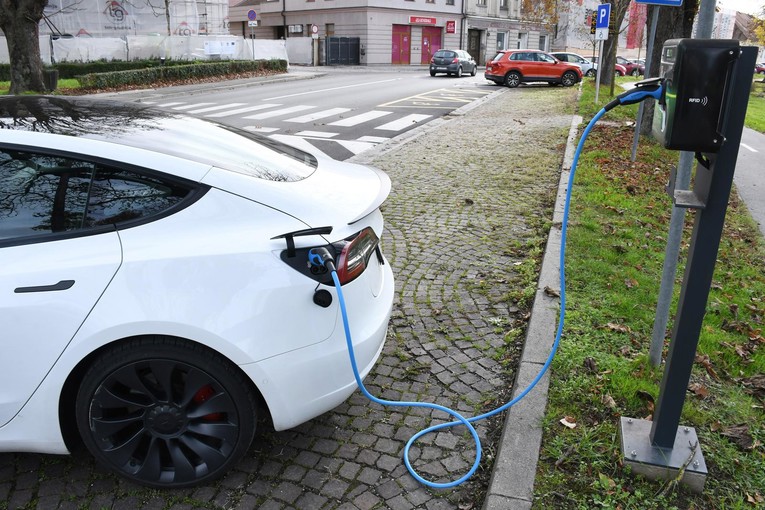 Stižu novi poticaji za električne aute, građani mogu dobiti do 9000 eura