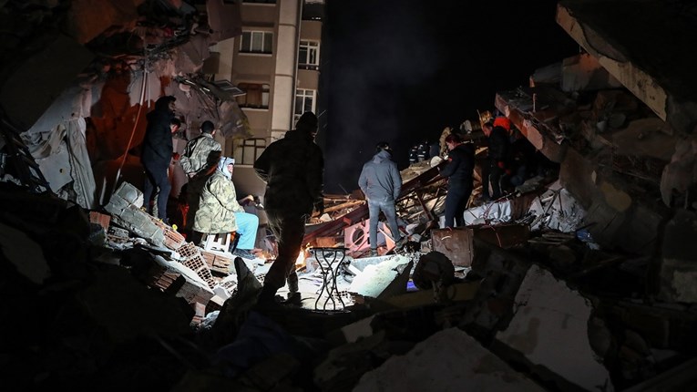 Objavljene nove brojke, u potresima u Turskoj i Siriji poginulo 8700 ljudi
