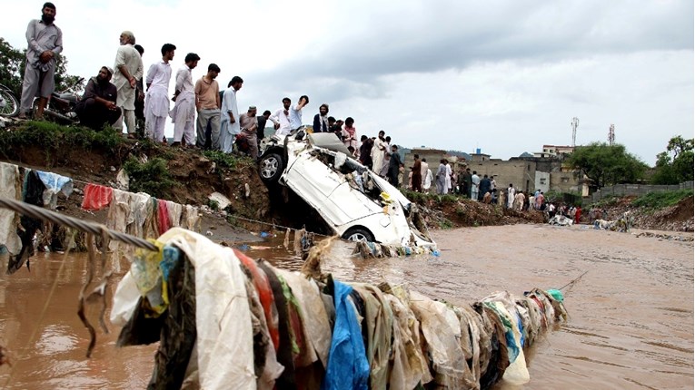 Katastrofalne poplave u Pakistanu, poginulo više od 1100 ljudi