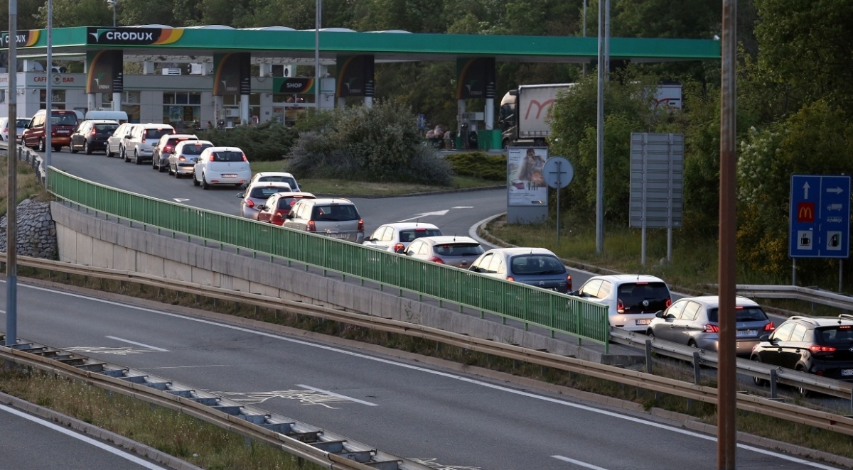 FOTO U Rijeci nastala ogromna gužva i kolona vozila, moglo bi vas iznenaditi zašto