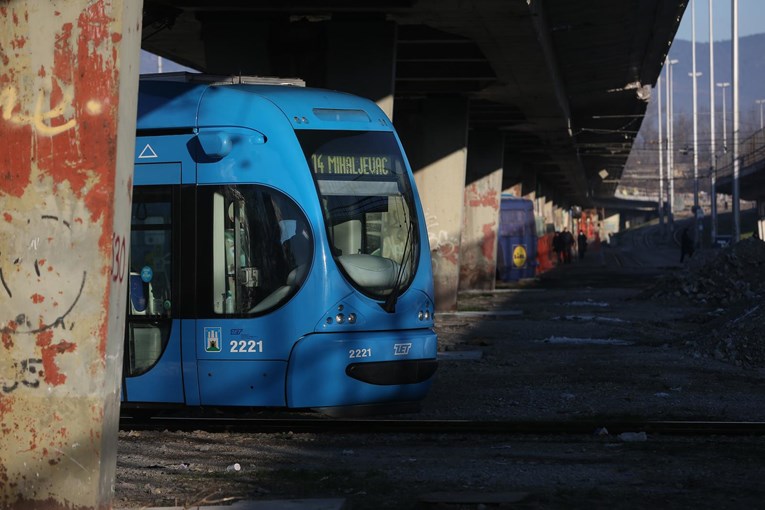 ZET preusmjerio više tramvajskih linija zbog oštećene mreže na Mostu mladosti