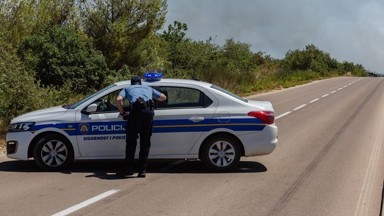 U Zadru autom bježao policiji pa istrčao iz vozila i pobjegao. Na kraju je uhvaćen