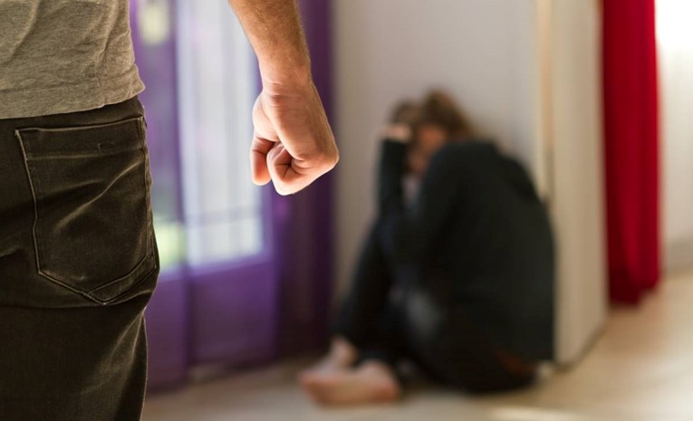 Obiteljsko nasilje u Srbiji: Od početka godine ubijeno 18 žena, među njima 2 curice