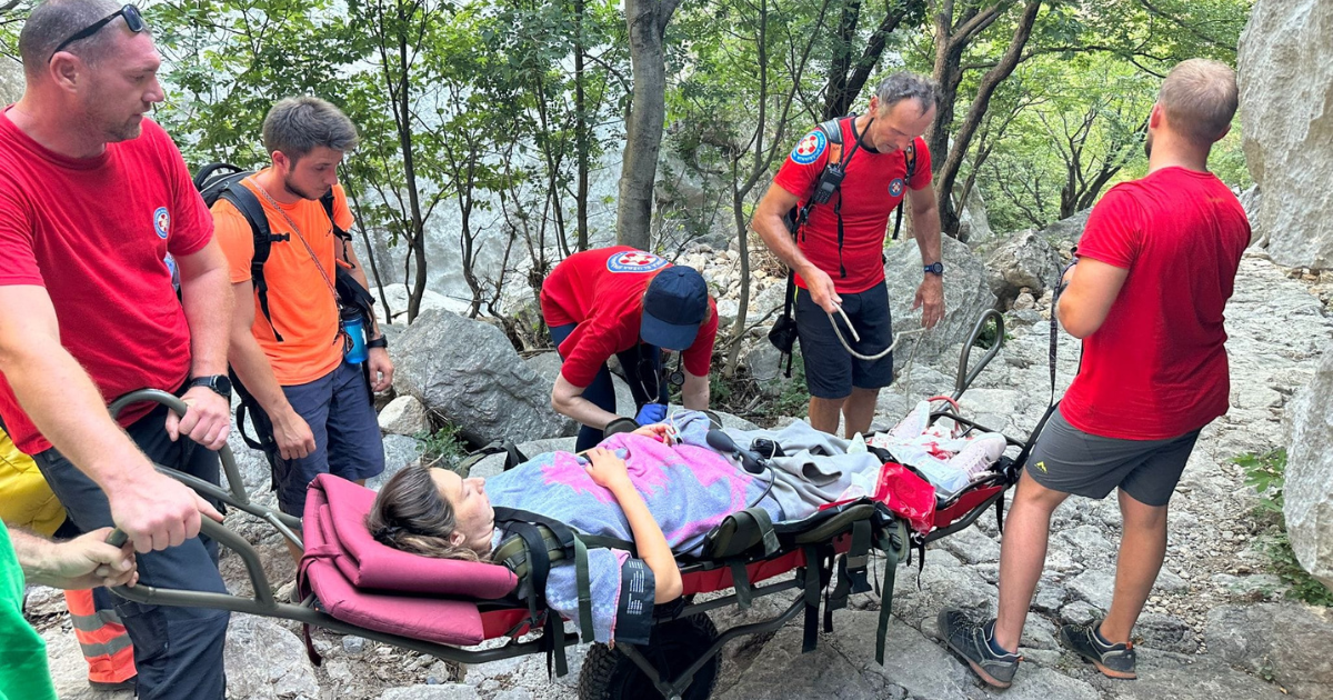 Strana državljanka rodila kćer u NP-u Paklenica, pomogli joj djelatnici parka i HGSS