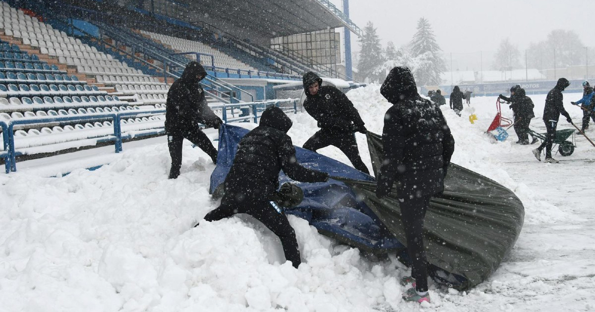 Pogledajte kako su navijači u Varaždinu očistili snijeg pred utakmicu s Dinamom