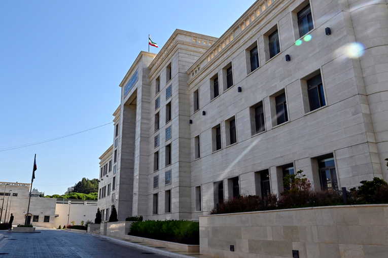 Izrael: Iranski veleposlanik pije kavu u Bejrutu i ruga se Libanonu