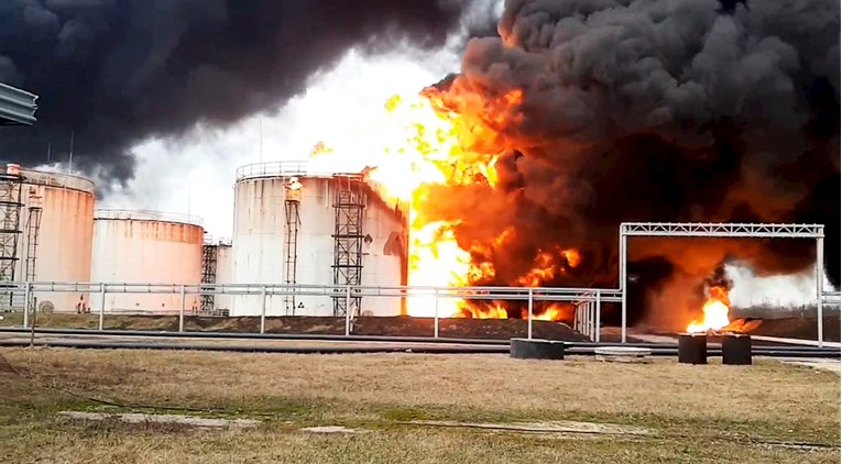 VIDEO I FOTO Ovako izgleda skladište goriva u ruskom gradu nakon napada