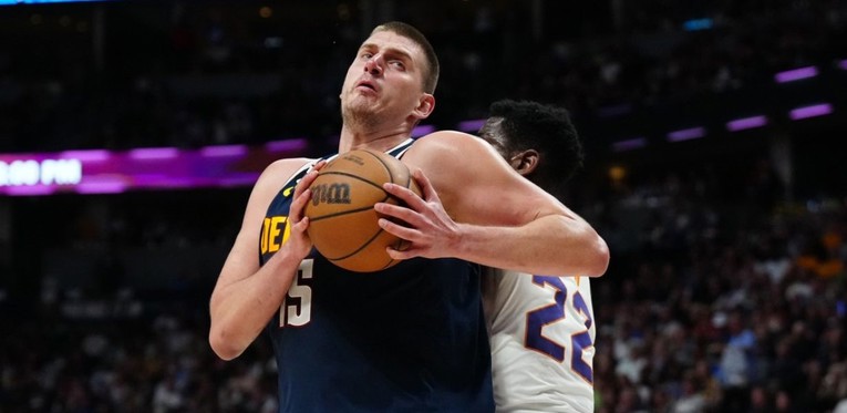Pogledajte kako je briljantni Jokić srušio Sunse i odveo Denver do vodstva 2:0
