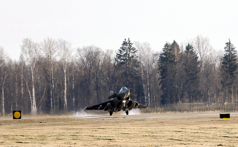 Stigla dojava o dronu iznad Litve, NATO digao avion. Radilo se o jatu ptica