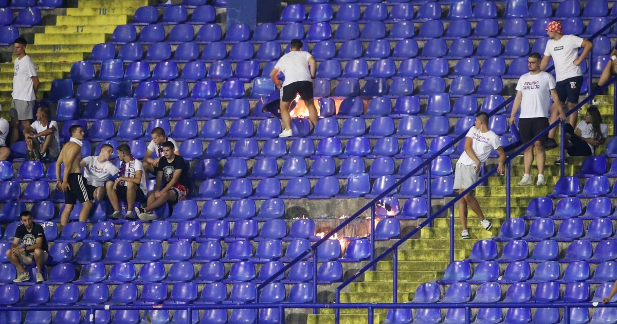 Torcida palila sjedalice na južnoj tribini Maksimira nakon poraza od Dinama