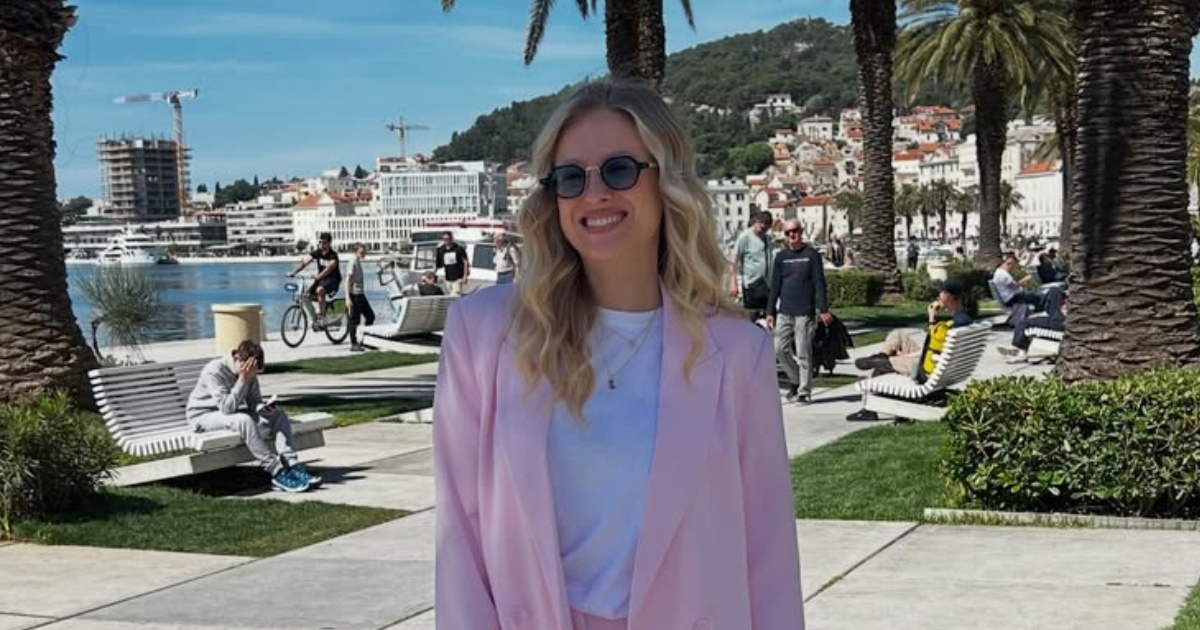 Domenica nosi ružičasto odijelo koje izgleda kao savršen proljetni komad