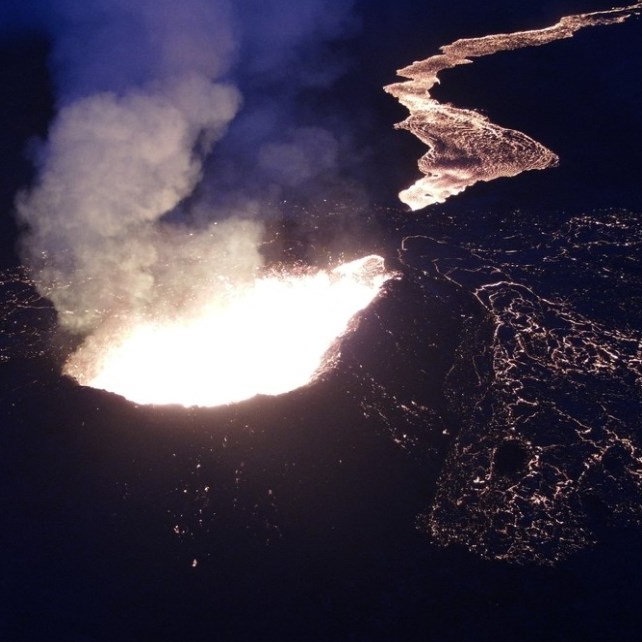 U par sati 900 potresa na Islandu, prijeti erupcija vulkana. Popucale ceste, zgrade..