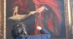 VIDEO Propalestinski aktivisti uništili sliku na Cambridgeu, pogledajte snimku
