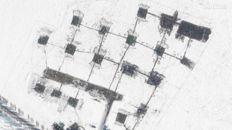 FOTO Nove satelitske snimke: "Rusija premješta vojsku, ali stiže druga oprema"