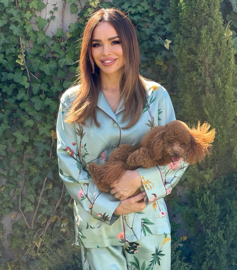 Severina za Uskrs nosila svilenu pidžamu od 1080 eura i Gucci mokasinke
