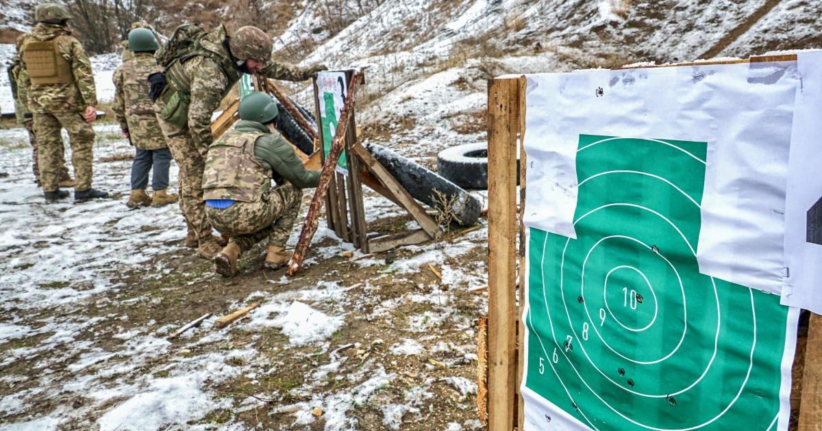 Djeca u okupiranom ukrajinskom gradu moraju prolaziti vojnu obuku. Vode ju Putinovci