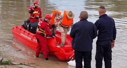 FOTO Iz oteretnog kanala spašene dvije osobe. Pokušale su se autom probiti kroz vodu
