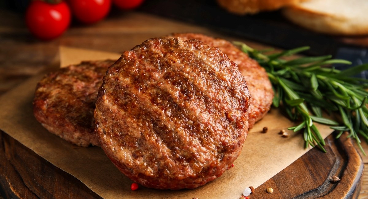 Dodajte jedan sastojak u pljeskavice i više vam nikad neće ispasti tvrde i žilave