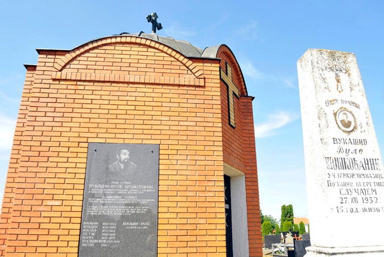 Kod Vukovara započelo rušenje mauzoleja Vukašinu Šoškoćaninu