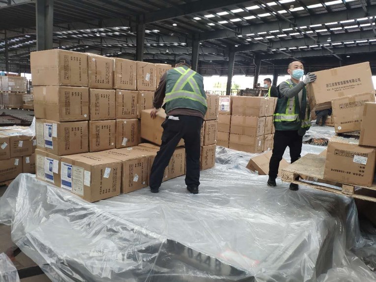 Beroš objavio sliku: "Već se pakira oprema u Šangaju za drugi avion"