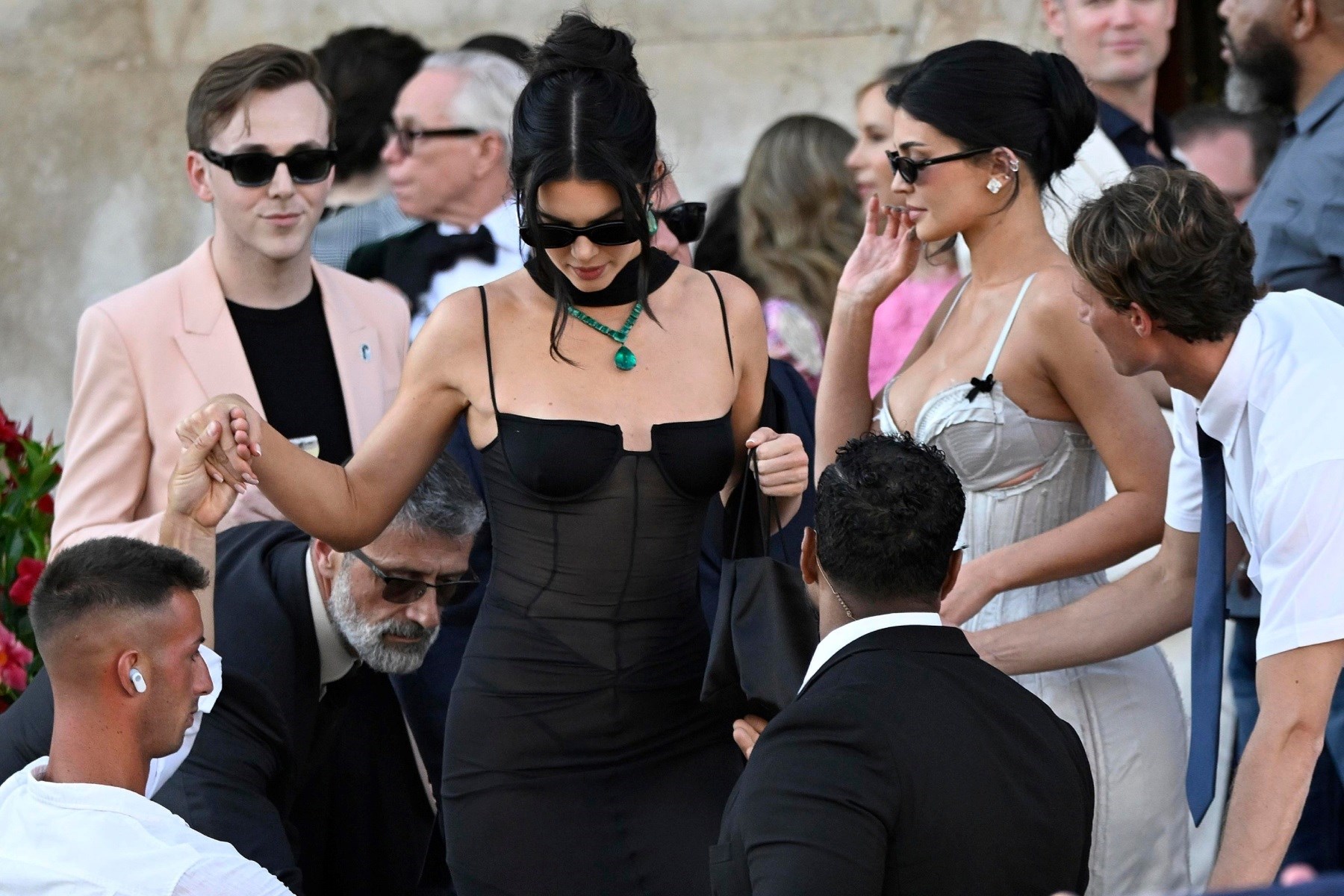 Kendall Jenner nikad elegantnija: Look s "vjenčanja stoljeća" koji svi komentiraju