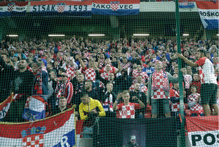 Scene kao u Rusiji: Hrvatski navijači sinoć su pokazali što znače reprezentaciji