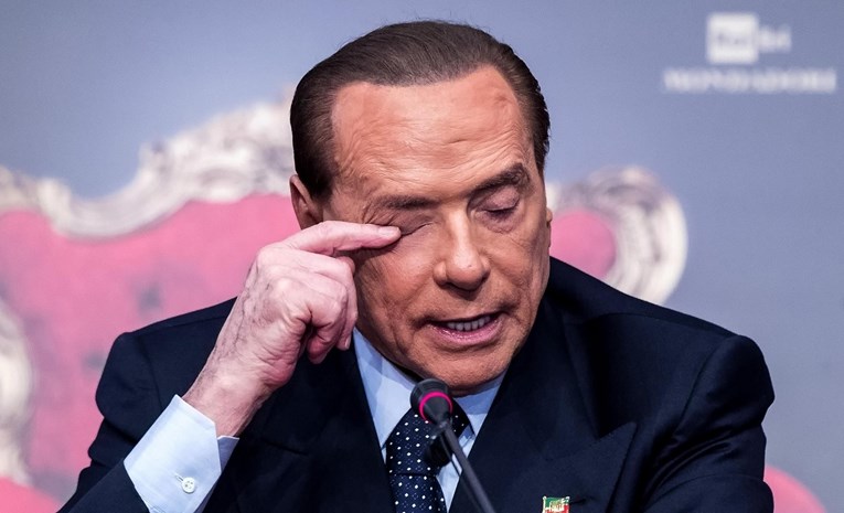 Berlusconijevi konzervativci razmišljaju o spajanju s desničarskom strankom