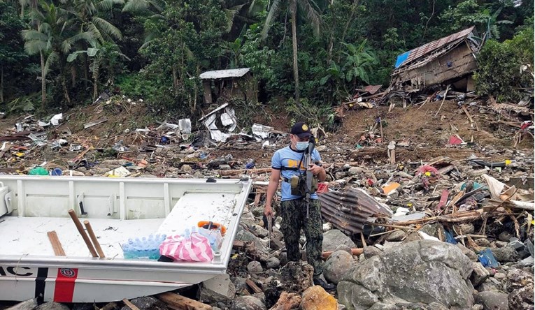 Tropska oluja na Filipinima odnijela najmanje 138 života, traga se za 103 osobe