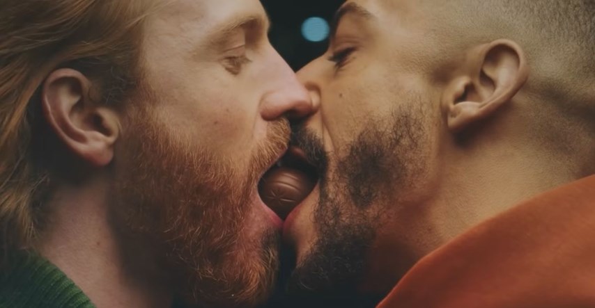 Uvrijeđeni kršćani: 20 tisuća ljudi potpisalo peticiju protiv gej poljupca u reklami