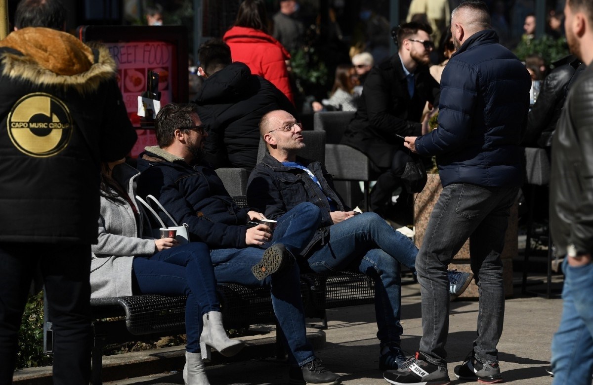 Terase kafića u centru Zagreba su pune, na Cvjetnom s društvom snimljen i Mislav Bago