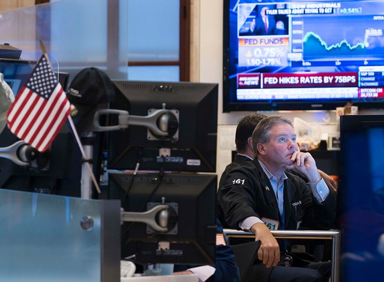 Wall Street blago pao na početku tjedna